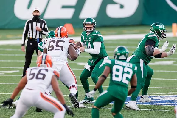 why the New York Jets should keep Sam Darnold