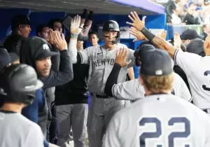 Home 12 Yankees