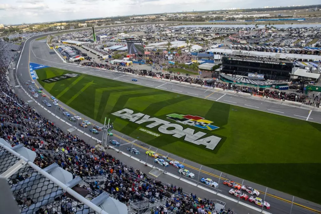 4 Reasons The Old Guard has Stopped Watching NASCAR