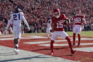 Home 8 Brenan Thompson (15) for Oklahoma catches a touchdown for the Sooners.