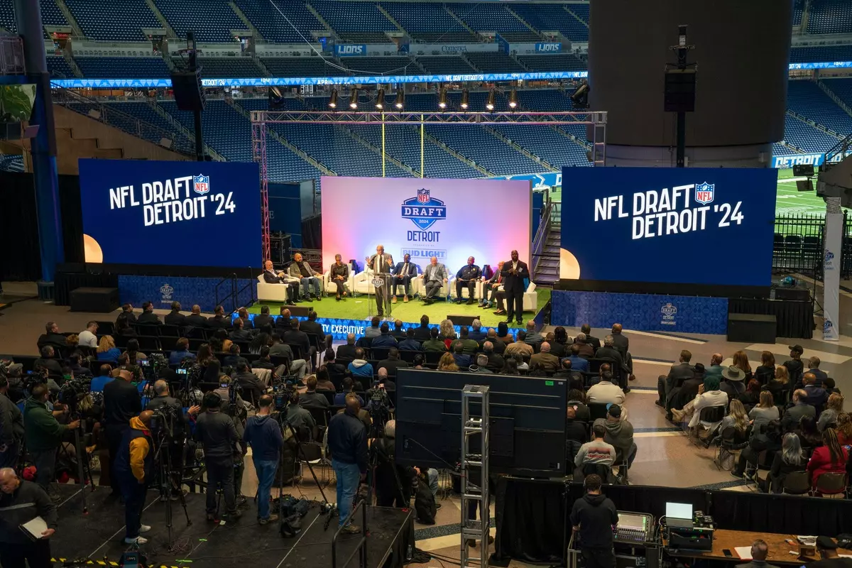 5 Big Trades on NFL Draft Day - LWOSports
