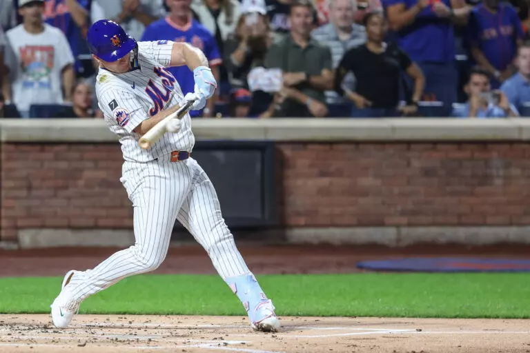Home 6 first baseman Pete Alonso