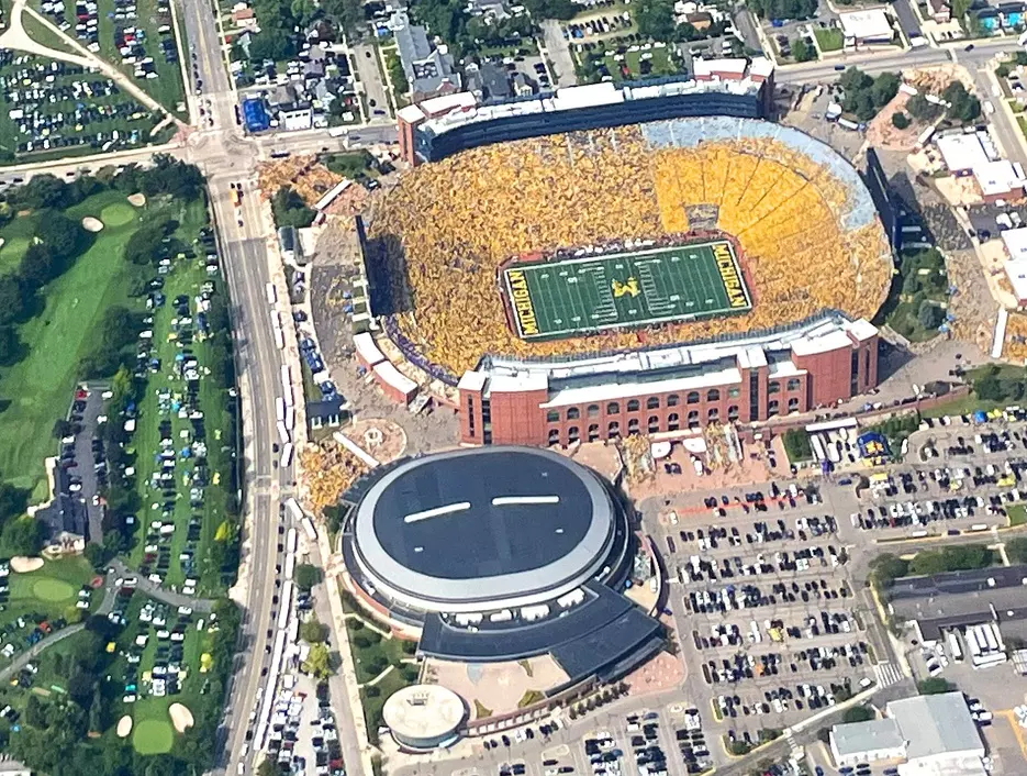 the big house in Michigan is the biggest of Big Ten college football stadiums