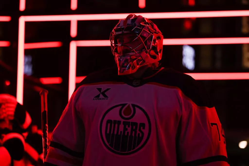 Stuart Skinner to Penguins