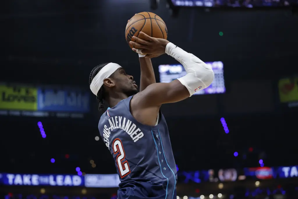 Thunder perform on the road