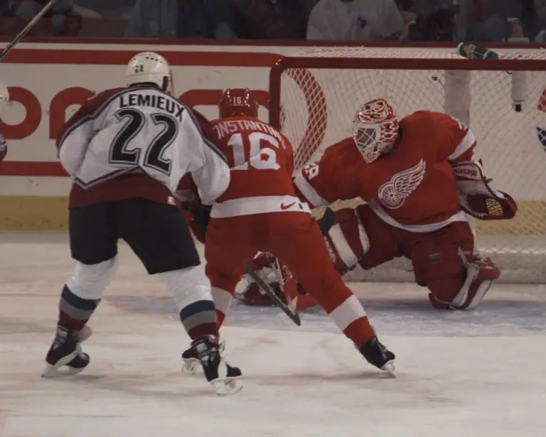 forward Claude Lemieux