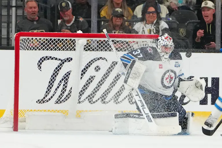 Home 1 Connor Hellebuyck wants to play for a new team this upcoming season. What are the top landing spots for the star goalie?