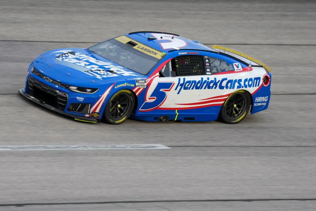 Kyle Larson is among the top Bristol contenders as he looks to build momentum.