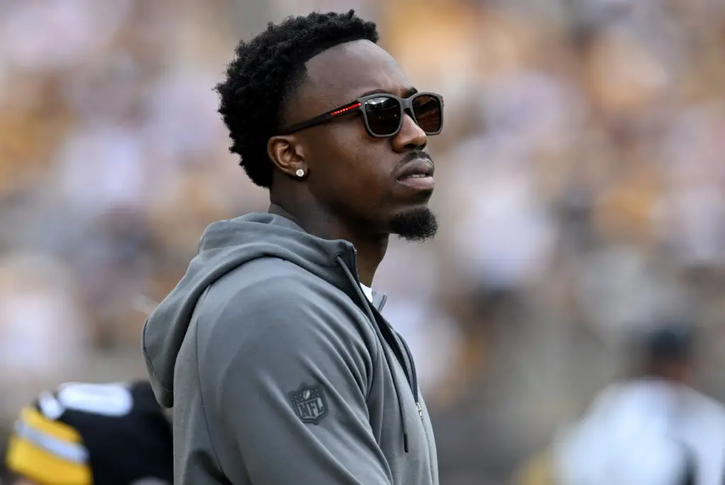Joey Porter Jr. on the sidelines during the first quarter against the Atlanta Falcons. With a messy situation in Pittsburgh, could a Joey Porter Jr. trade be coming soon?