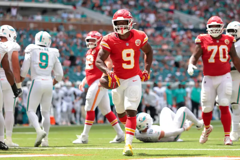Home 1 Kenneth Walker bails out Chiefs against Dolphins