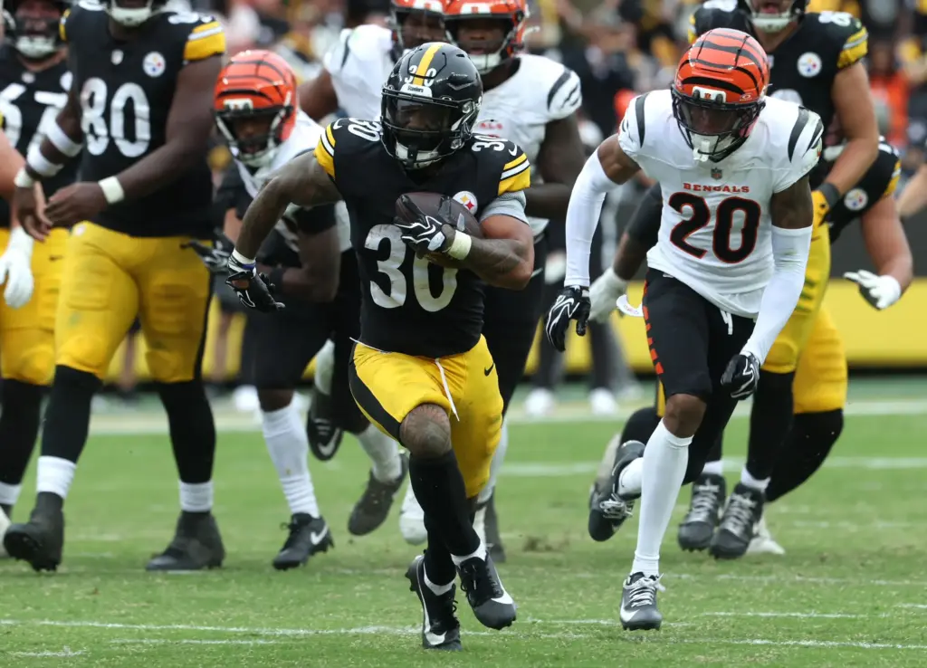 Jaylen Warren runs against the Bengals during the fourth quarter. Warren was a key reason the Steelers beat the Bengals in Week 3 with 127 rushing yards.