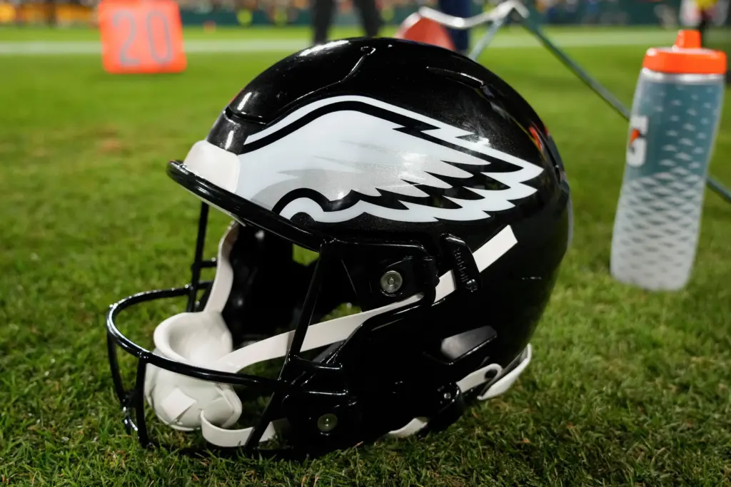Rebuilding the Trenches: 3 Offensive Linemen the Eagles Need to Target 2 General view of an Eagles helmet during a game against the Packers. Philadelphia desperately needs to trade for some offensive linemen to save their season. Who do you think they should go after?