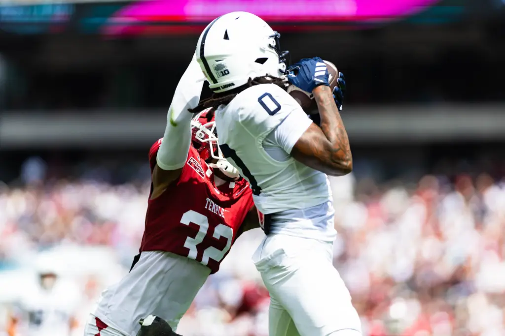 Chase Sowell catches pass against Temple