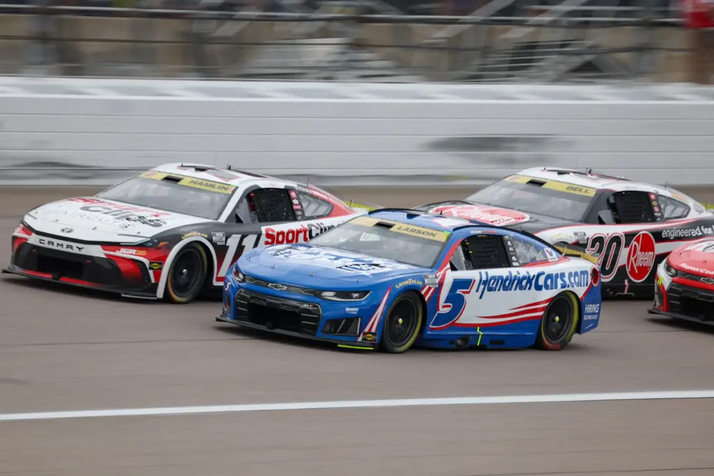 Kyle Larson and Denny Hamlin battle for the lead during the Hollywood Casino 400. Larson and Hamlin are expected to be among the top Las Vegas contenders this weekend.