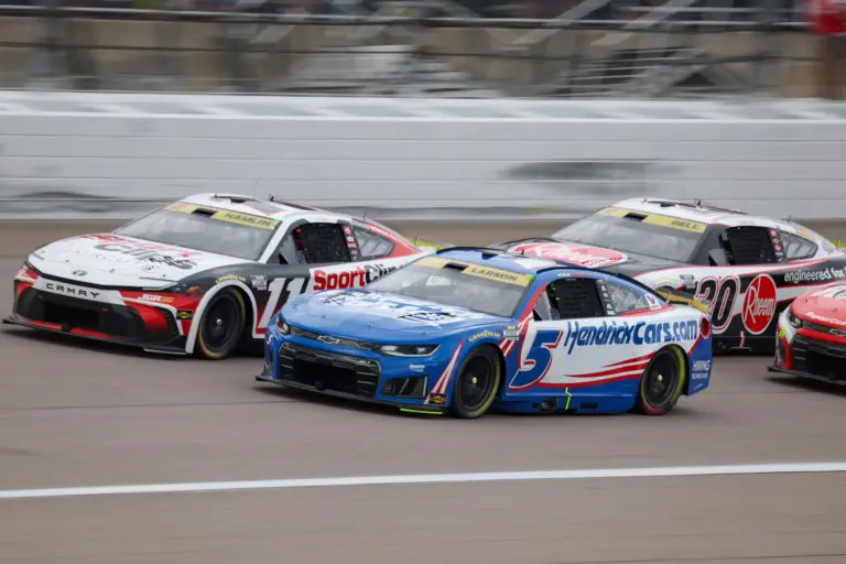 Kyle Larson and Denny Hamlin battle for the lead during the Hollywood Casino 400. Larson and Hamlin are expected to be among the top Las Vegas contenders this weekend.