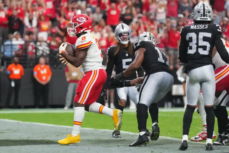 Home 9 Mahomes vs. Crosby