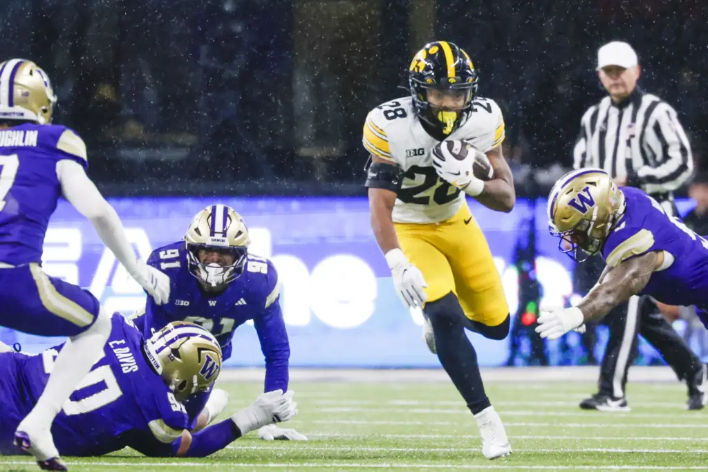 Big Ten: No. 15 Iowa and No. 24 Northwestern Look to Surge Up the AP Poll 3 2026 10 10T030257Z 558207874 MT1USATODAY30041866 RTRMADP 3 NCAA FOOTBALL IOWA AT WASHINGTON
