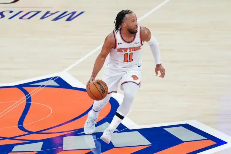 Home 1 Jalen Brunson brings the ball up the court against the Washington Wizards. Should the New York Knicks claim the top spot in our Eastern Conference power rankings?