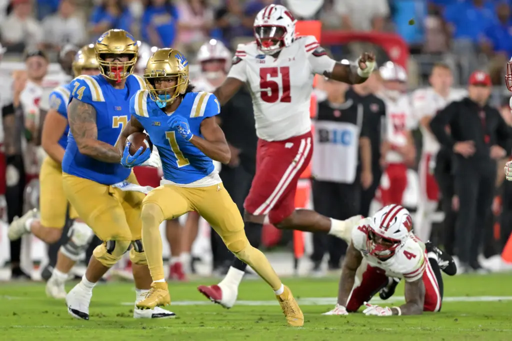 Bruins grind out win against Wisconsin