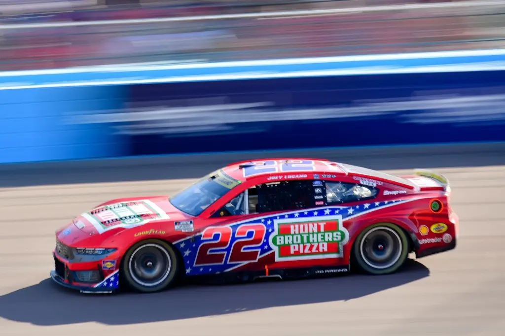 2026 10 18T230524Z 189891458 MT1USATODAY30126579 RTRMADP 3 NASCAR CUP SERIES FREEWAY INSURANCE 500